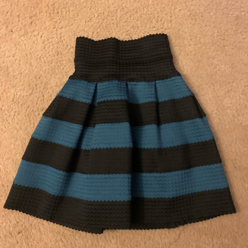 Super cute Anthro mini skirt!